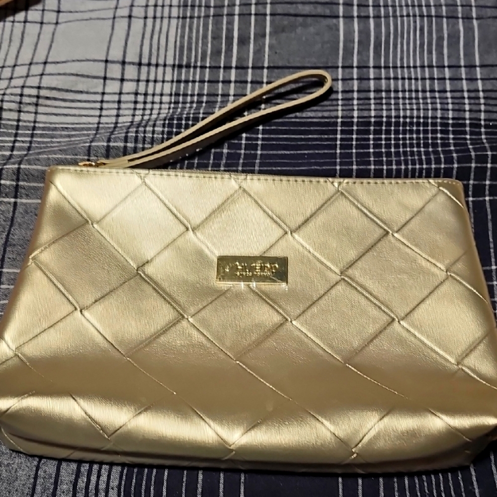 Shishado Elegant Gold Quilted Wristlet
